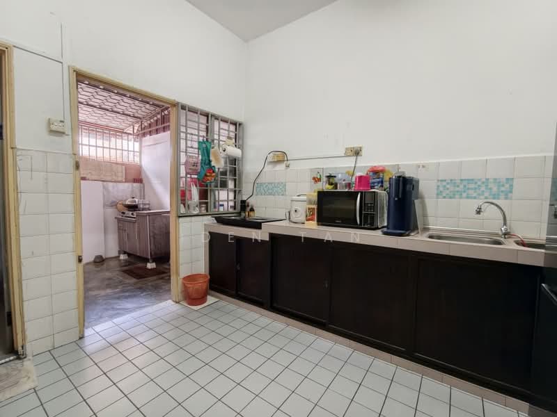 Rumah Teres 2 Tingkat untuk Dijual di Taman Sri Putri (Skudai) - Iden Tan - Kitchen - PropertyGuru.com.my