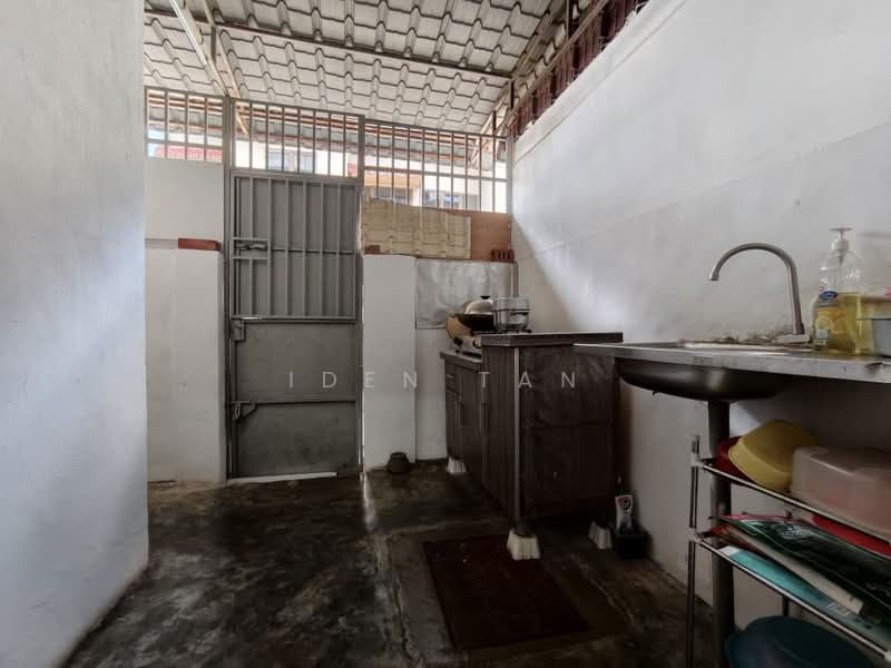 Rumah Teres 2 Tingkat untuk Dijual di Taman Sri Putri (Skudai) - Iden Tan - Kitchen - PropertyGuru.com.my