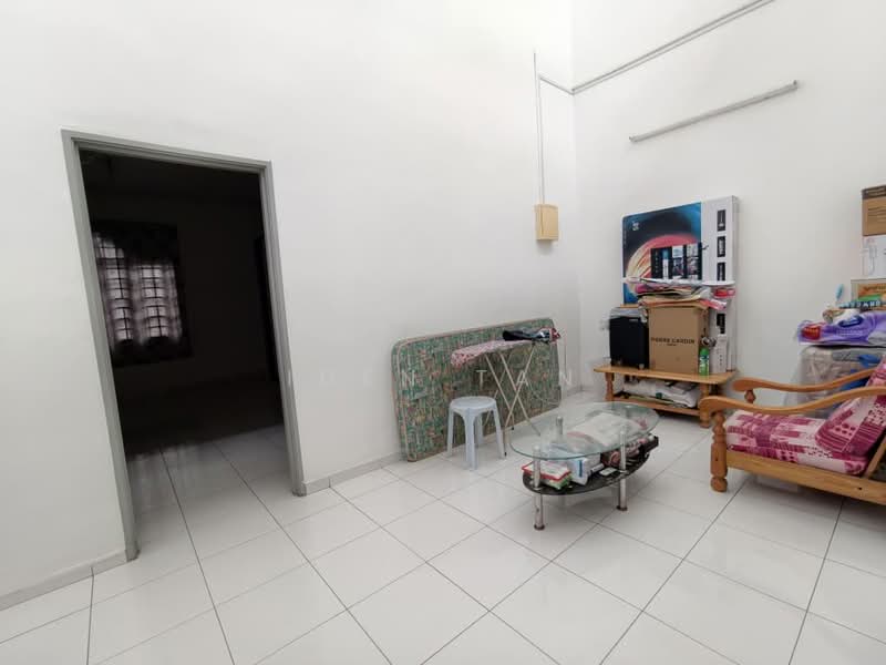 Rumah Teres 2 Tingkat untuk Dijual di Taman Sri Putri (Skudai) - Iden Tan - Living Room - PropertyGuru.com.my
