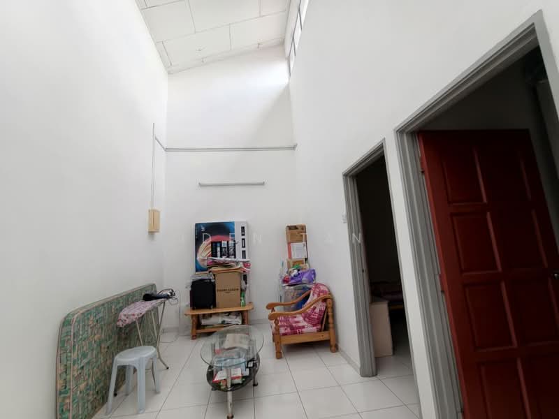 Rumah Teres 2 Tingkat untuk Dijual di Taman Sri Putri (Skudai) - Iden Tan - Living Room - PropertyGuru.com.my