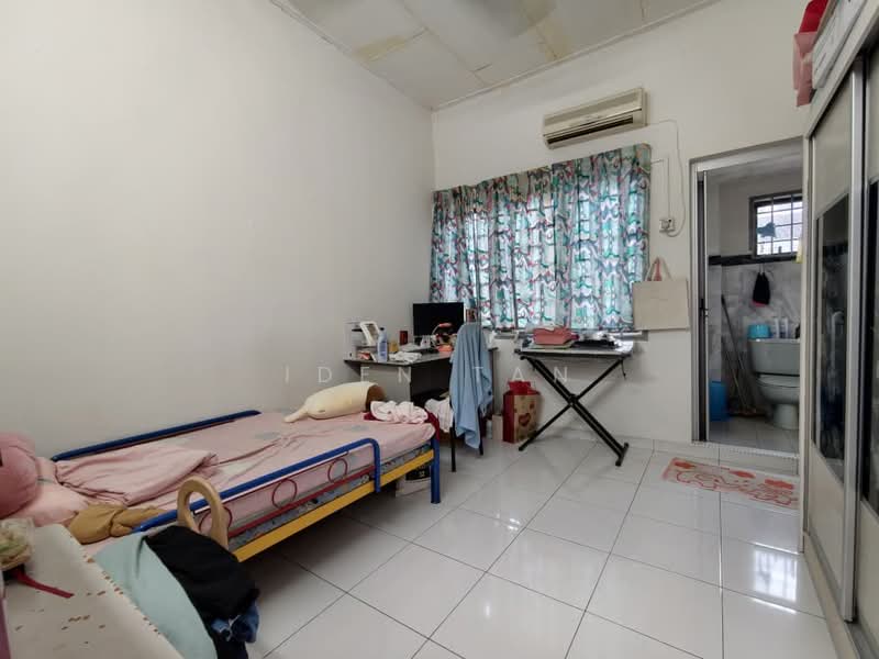 Rumah Teres 2 Tingkat untuk Dijual di Taman Sri Putri (Skudai) - Iden Tan - Bedroom - PropertyGuru.com.my