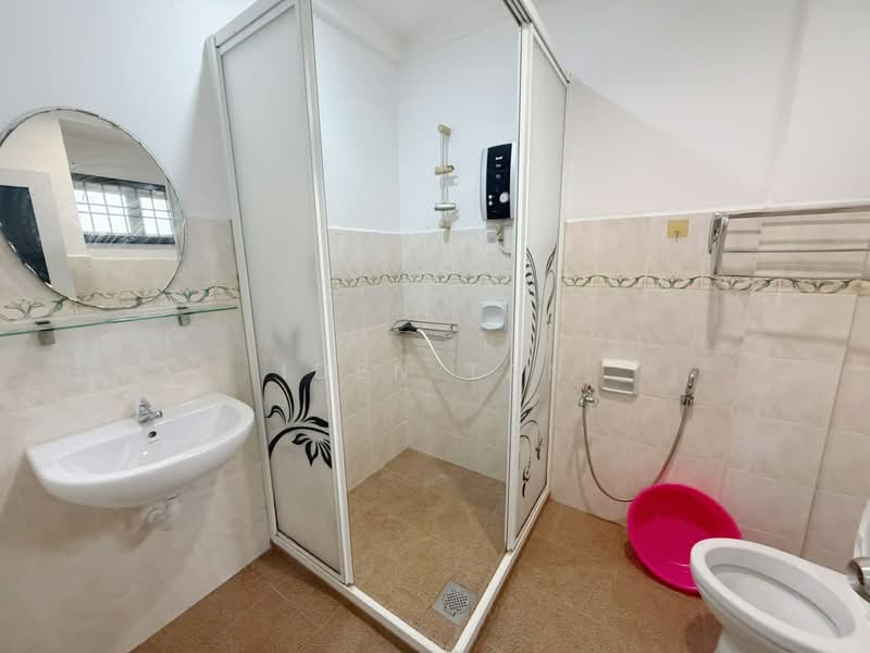 Rumah Teres 2 Tingkat untuk Dijual di Taman Putri Kulai (Kulai) - Iden Tan - Bathroom - PropertyGuru.com.my