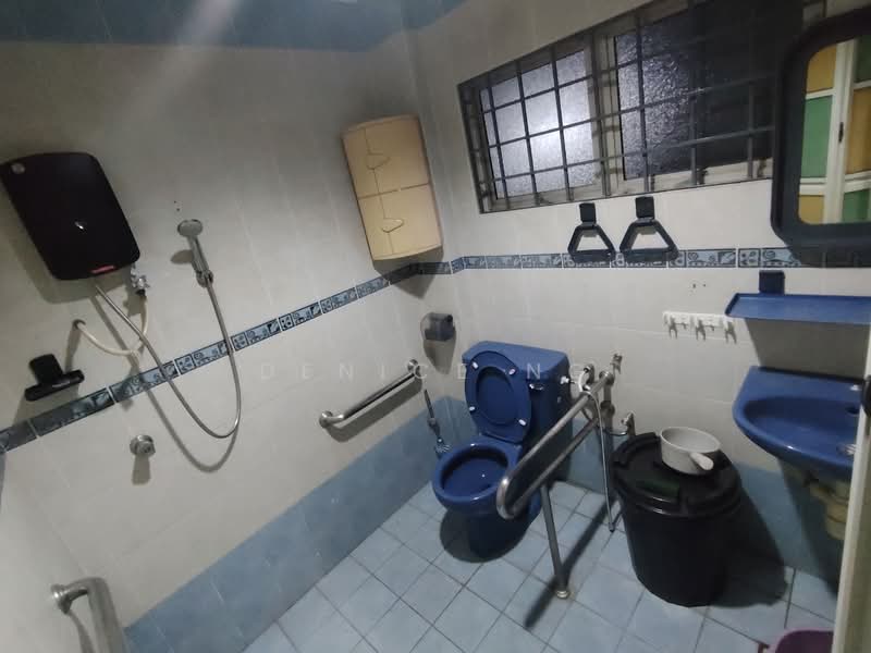 Rumah Teres 2 Tingkat untuk Dijual di Taman Overseas Union (Taman Oug) (Jalan Klang Lama (Old Klang Road)) - Denice Ng - Bathroom - PropertyGuru.com.my