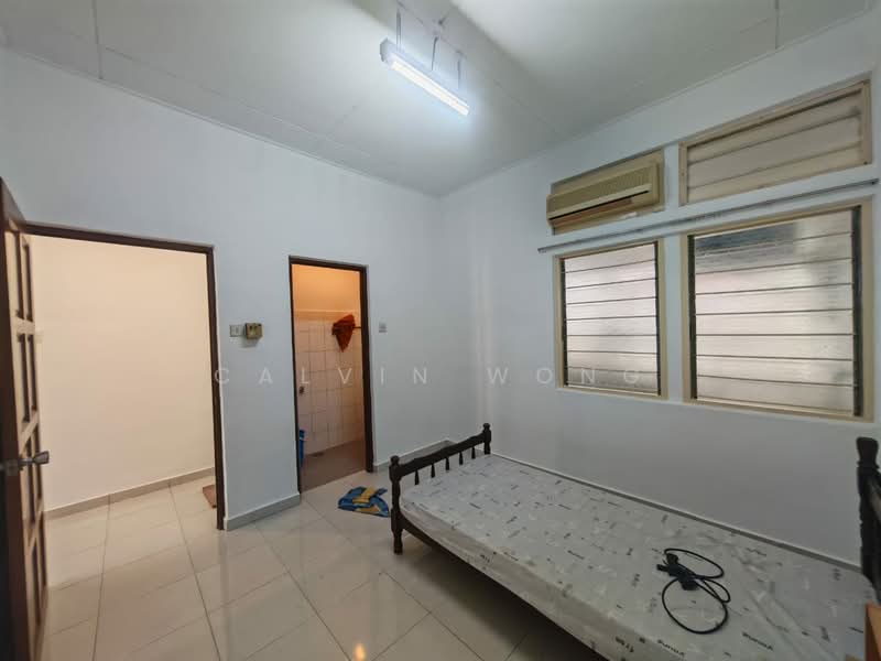 Rumah Teres 1 Tingkat untuk Disewa di Taman Pelangi (Johor Bahru) - Calvin Wong - Bedroom - PropertyGuru.com.my