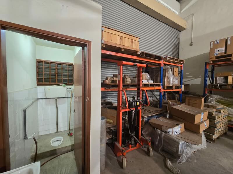 Factory for Sale in Kepong (Selangor) - Mars Tan - Bathroom - PropertyGuru.com.my