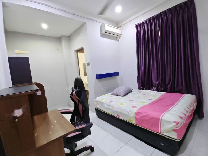 Rumah Teres 2 Tingkat untuk Disewa di Taman Mutiara Rini (Skudai) - Dominic Chow - Bedroom - PropertyGuru.com.my
