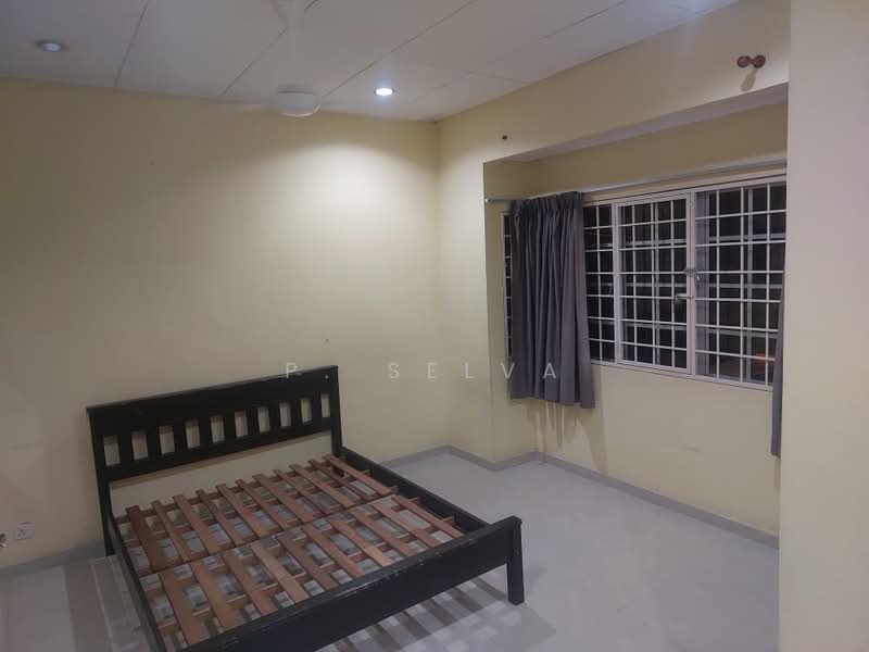 2-storey Terraced House for Sale in Taman Putra Prima (Puchong) - P. Selva - Bedroom - PropertyGuru.com.my