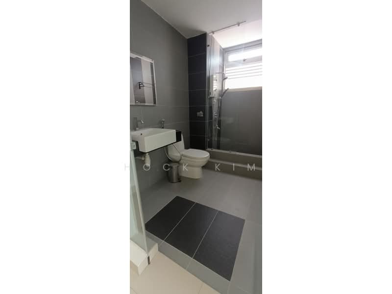 Servis Apartment untuk Disewa di Tropez Residences - Hock Kim - Bathroom - PropertyGuru.com.my