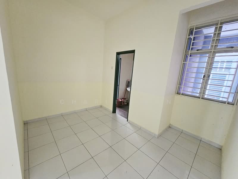 Rumah Teres 2 Tingkat untuk Dijual di Seksyen 33 (Shah Alam) - Charlie Gan - PropertyGuru.com.my