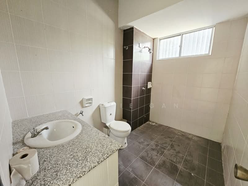 Rumah Teres 2 Tingkat untuk Dijual di Seksyen 33 (Shah Alam) - Charlie Gan - PropertyGuru.com.my