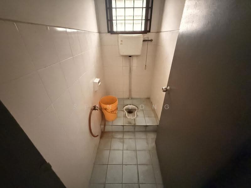 Shop for Rent in Damansara Damai (Selangor) - Sean Yong - Bathroom - PropertyGuru.com.my