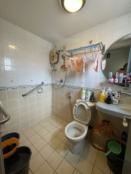 Rumah Teres 2 Tingkat untuk Dijual di Taman Lagenda Mas (Cheras) - Denice Ng - Bathroom - PropertyGuru.com.my