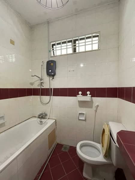 2-storey Terraced House for Sale in Taman Mount Austin (Tebrau) - Zack Chow - Bathroom - PropertyGuru.com.my