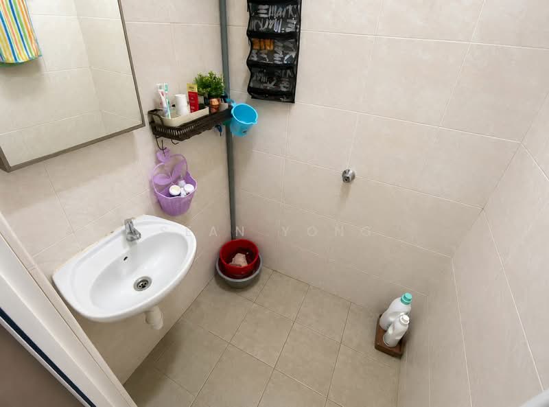 Rumah Teres 1 Tingkat untuk Dijual di Desa Jaya Kepong (Kepong) - Sean Yong - Bathroom - PropertyGuru.com.my