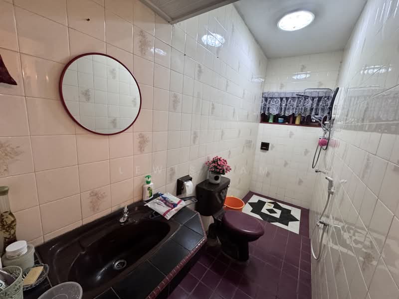 Rumah Teres 2 Tingkat untuk Dijual di Taman Pertama (Cheras) - Lewis Tam - Bathroom - PropertyGuru.com.my