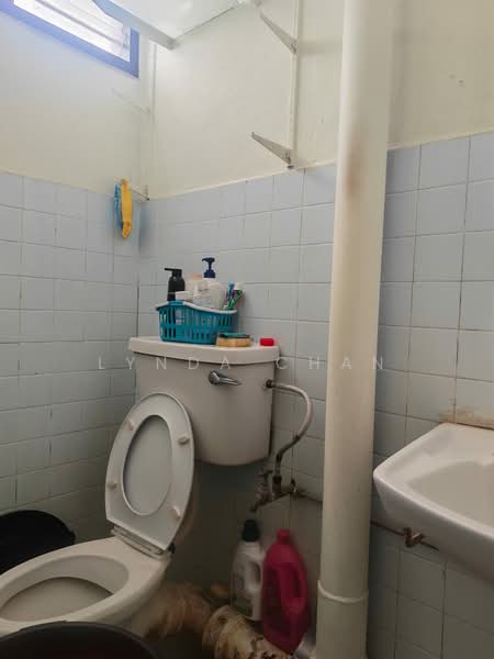 Condominium for Rent at Edgecumbe Court - Lynda Chan - Bathroom - PropertyGuru.com.my