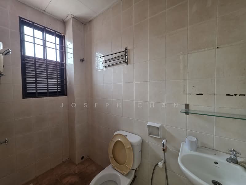 Rumah Teres untuk Dijual di Bukit Jelutong (Shah Alam) - Joseph Chan - Bathroom - PropertyGuru.com.my