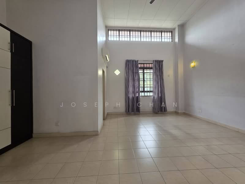 Rumah Teres untuk Dijual di Bukit Jelutong (Shah Alam) - Joseph Chan - Master bedroom - PropertyGuru.com.my