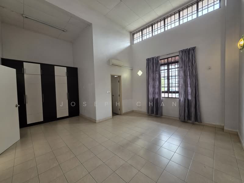 Rumah Teres untuk Dijual di Bukit Jelutong (Shah Alam) - Joseph Chan - Master bedroom - PropertyGuru.com.my