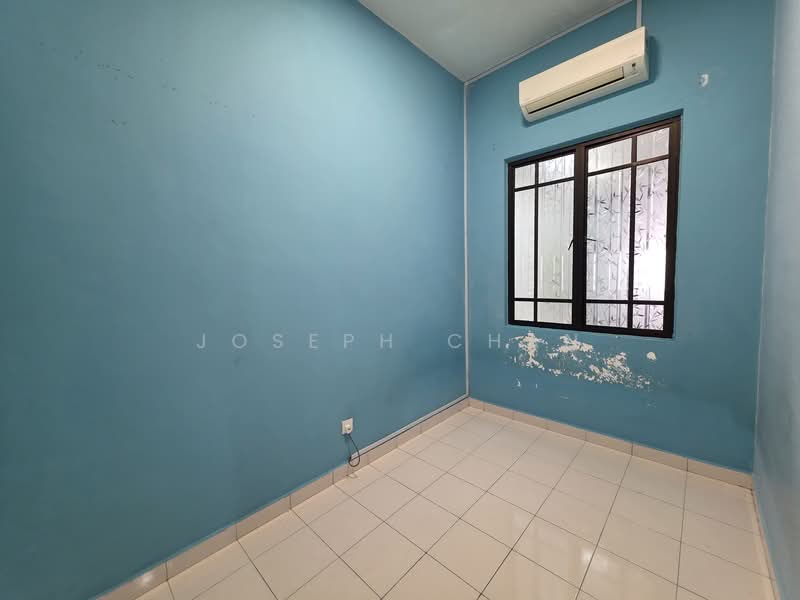 Rumah Teres untuk Dijual di Bukit Jelutong (Shah Alam) - Joseph Chan - Downstairs room - PropertyGuru.com.my