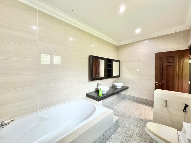 Rumah Banglo untuk Dijual di SS19 (Subang Jaya) - Aizat Saifulrullah - Bathroom - PropertyGuru.com.my