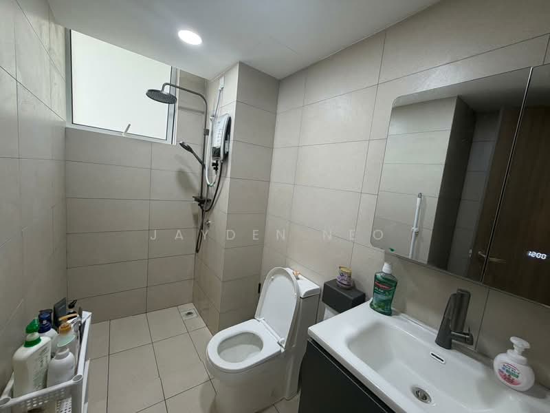 Service Residence for Sale at Vista Tiara (MBW Bay) - Jayden Neo - Bathroom - PropertyGuru.com.my