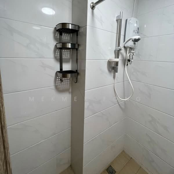 Service Residence for Sale at Country Garden Central Park - MekMek Fong - Bathroom - PropertyGuru.com.my
