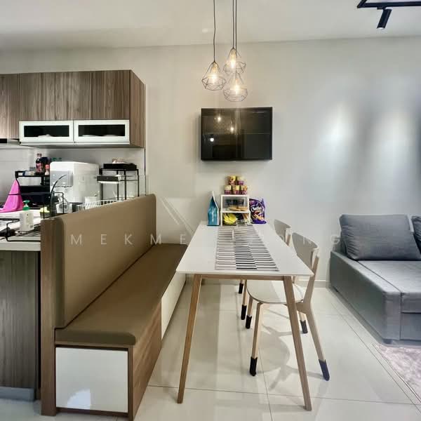Service Residence for Sale at Country Garden Central Park - MekMek Fong - Dinning area - PropertyGuru.com.my