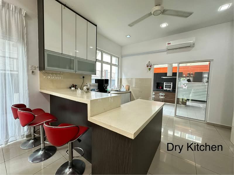 Rumah Berkembar untuk Dijual di Taman Equine (Seri Kembangan) - Joan Lee - Kitchen - PropertyGuru.com.my