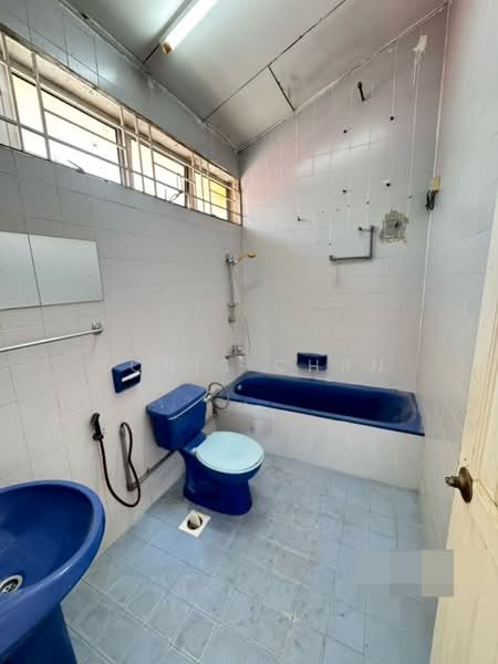 Rumah Berkembar untuk Dijual di Taman Klang Jaya (Klang) - Louis Chan - Bathroom - PropertyGuru.com.my