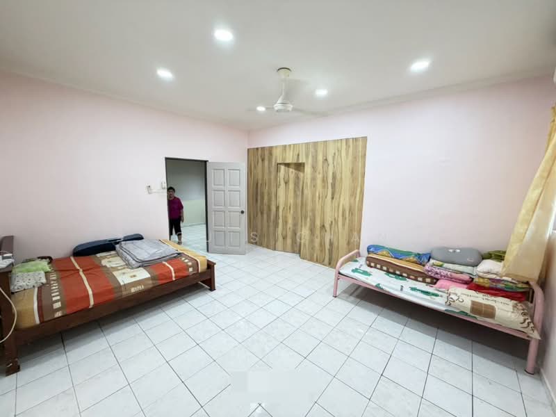 Rumah Teres 2 Tingkat untuk Dijual di Taman Bayu Perdana (Klang) - Louis Chan - Bedroom - PropertyGuru.com.my