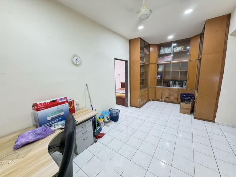 Rumah Teres 2 Tingkat untuk Dijual di Taman Bayu Perdana (Klang) - Louis Chan - Study - PropertyGuru.com.my