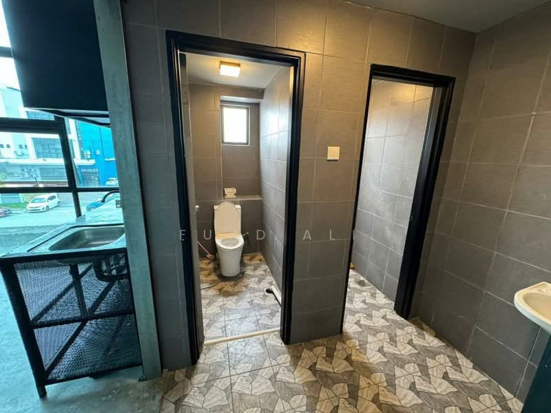 Factory for Rent in Bukit Jelutong (Shah Alam) - Fuad Ali - Bathroom - PropertyGuru.com.my