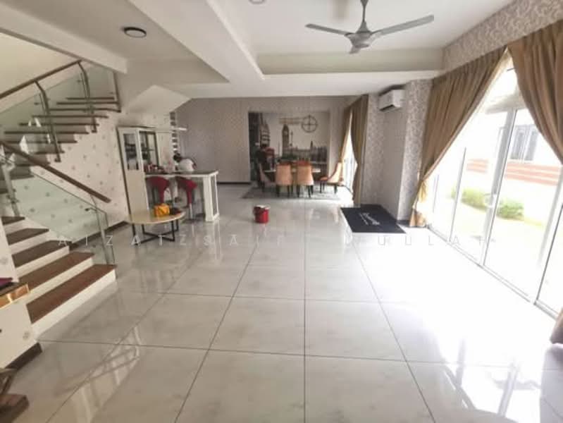 Link Bungalow for Sale in Setia Alam (Selangor) - Aizat Saifulrullah - Living Room - PropertyGuru.com.my