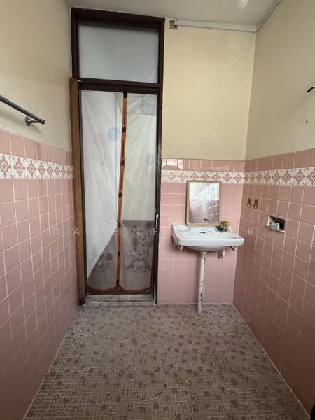 2-storey Terraced House for Sale in Island Glades (Jelutong) - Daphne Khor - PropertyGuru.com.my