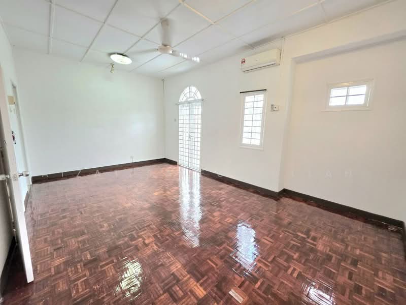 2-storey Terraced House for Sale in Usj 9 (Subang Jaya) - Aizat Saifulrullah - Living Room - PropertyGuru.com.my