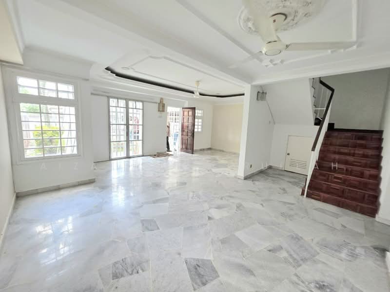 2-storey Terraced House for Sale in Usj 9 (Subang Jaya) - Aizat Saifulrullah - Living Room - PropertyGuru.com.my