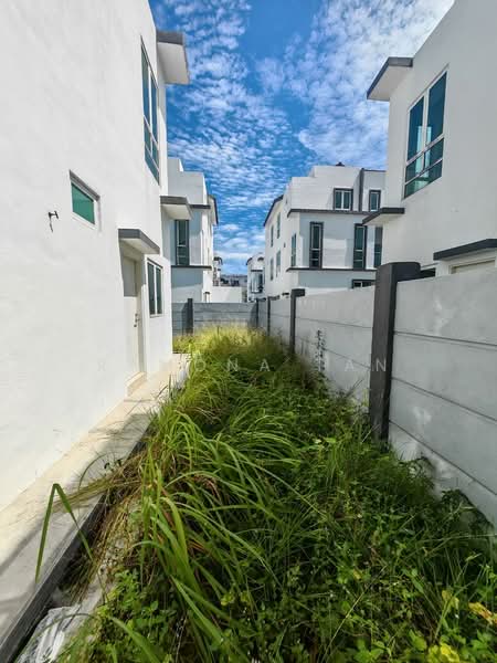Rumah Berkembar untuk Dijual di Taman Klebang Utama (Klebang) - Ramona Tan - PropertyGuru.com.my