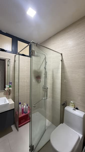 Servis Apartment untuk Dijual di Crescent Bay Suites (Teluk Bayu) - Nikko Soh - Bathroom - PropertyGuru.com.my