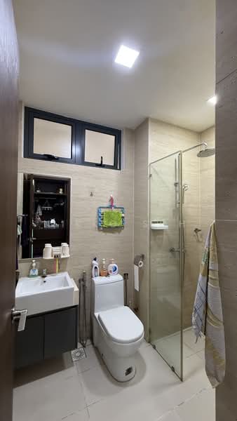 Servis Apartment untuk Dijual di Crescent Bay Suites (Teluk Bayu) - Nikko Soh - Bathroom - PropertyGuru.com.my