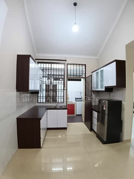 Rumah Teres 1 Tingkat untuk Disewa di Taman Setia Indah (Tebrau) - Joan Tong - Kitchen - PropertyGuru.com.my