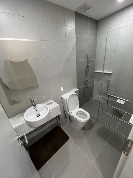Servis Apartment untuk Disewa di Cyperus @ Tropicana Gardens - Terence Ho - Bathroom - PropertyGuru.com.my