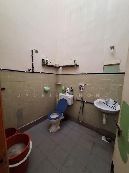 2-storey Terraced House for Sale in Jalan Klang Lama (Old Klang Road) (Kuala Lumpur) - Jackie Chong - Bathroom - PropertyGuru.com.my