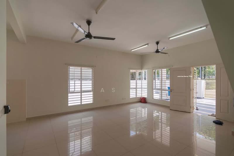 Rumah Kluster untuk Dijual di Setia Impian (Setia Alam) - Vitas Tan - Living Room - PropertyGuru.com.my