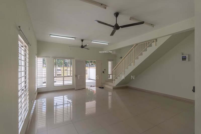 Rumah Kluster untuk Dijual di Setia Impian (Setia Alam) - Vitas Tan - Living Room - PropertyGuru.com.my