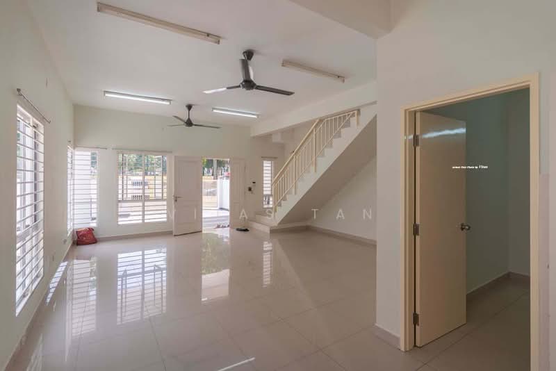 Rumah Kluster untuk Dijual di Setia Impian (Setia Alam) - Vitas Tan - Living Room - PropertyGuru.com.my