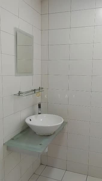 Servis Apartment untuk Dijual di Greenfield Regency - Nick Tay - Bathroom - PropertyGuru.com.my