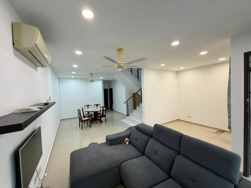 Rumah Teres 2 Tingkat untuk Disewa di Kota Emerald (Rawang) - David Lee - Living Room - PropertyGuru.com.my