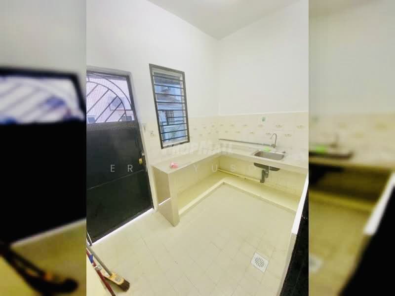 Terraced House for Rent in Usj 6 (Subang Jaya) - Erin Yusof - Kitchen - PropertyGuru.com.my