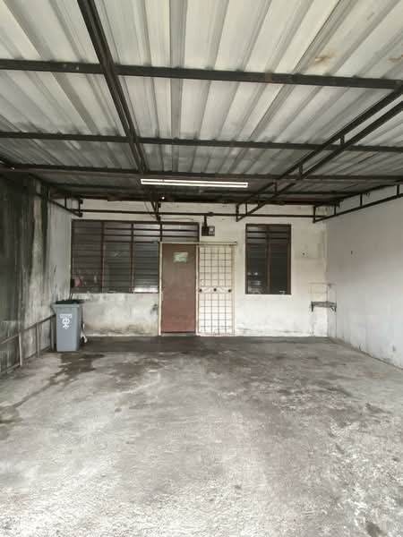 Rumah Teres untuk Disewa di Taman Desa Rhu (Sikamat) - Nazim Nadzar - Car Park - PropertyGuru.com.my